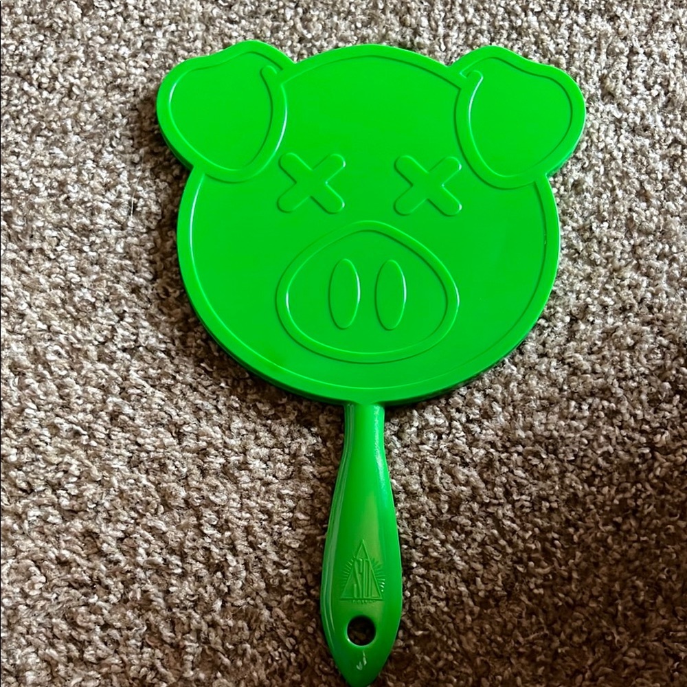 Jeffree Star Green Pig-Shaped Hand Mirror
